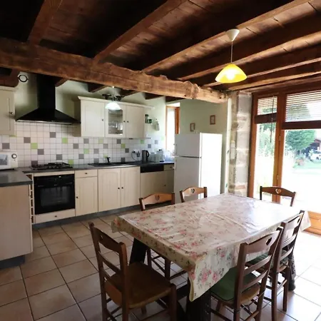 Maison De Caractere Avec Jardin, Terrasse, Jeux Pour Enfants Et Wifi - Animaux Acceptes - Fr-1-742-302 Fournoules